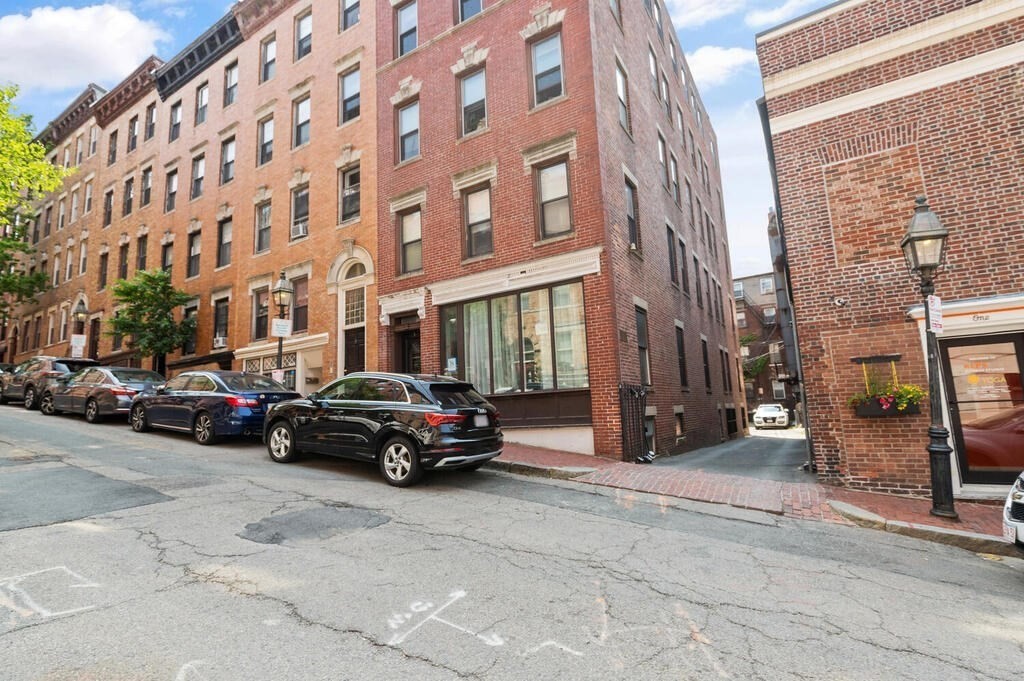 5 Grove Street, Unit 5 Boston, MA 02114 - Photo 9 of 9