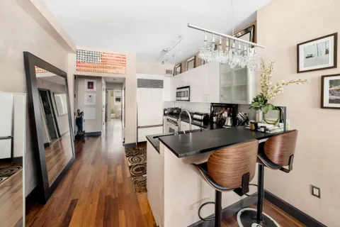 $1,695,000 | 212 East 57th Street, Unit 5C | Midtown East