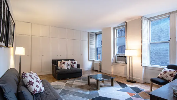 $995,000 | 907 5th Avenue, Unit 4F | Lenox Hill