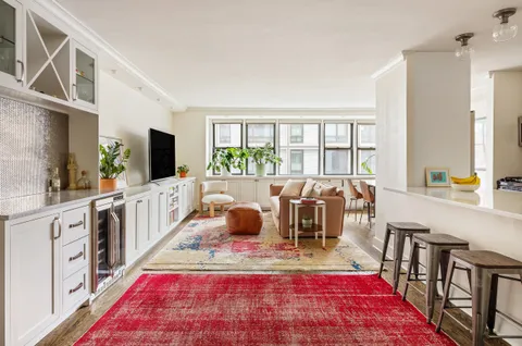$1,095,000 | 201 East 21st Street, Unit 7R | Gramercy