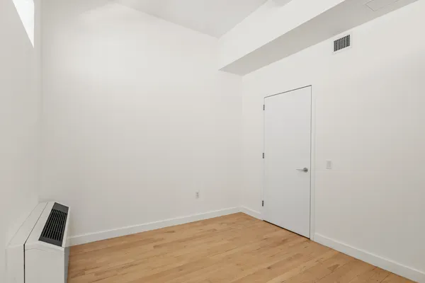 $4,500 | 15 Broad Street, Unit 2522 | Financial District