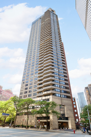 240 East 47th Street, Unit 27A Manhattan, NY 10017 - Photo 7 of 9 a front view of a building