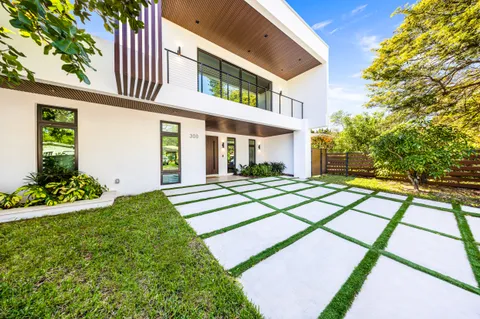 $2,850,000 | 300 Northeast 48th Street, Miami, FL 33137