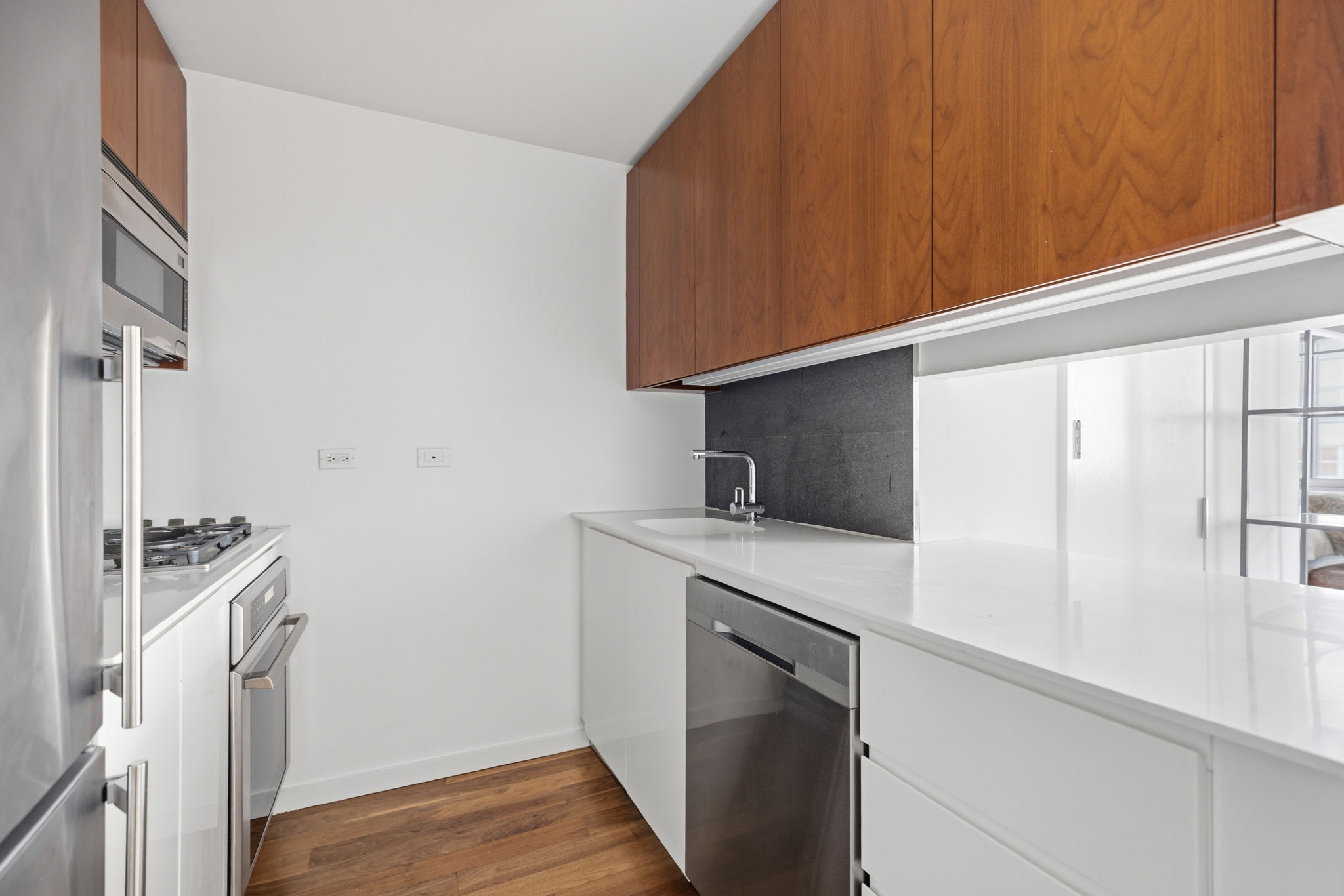 515 East 72nd Street, Unit 11EE Manhattan, NY 10021 - Photo 3 of 15