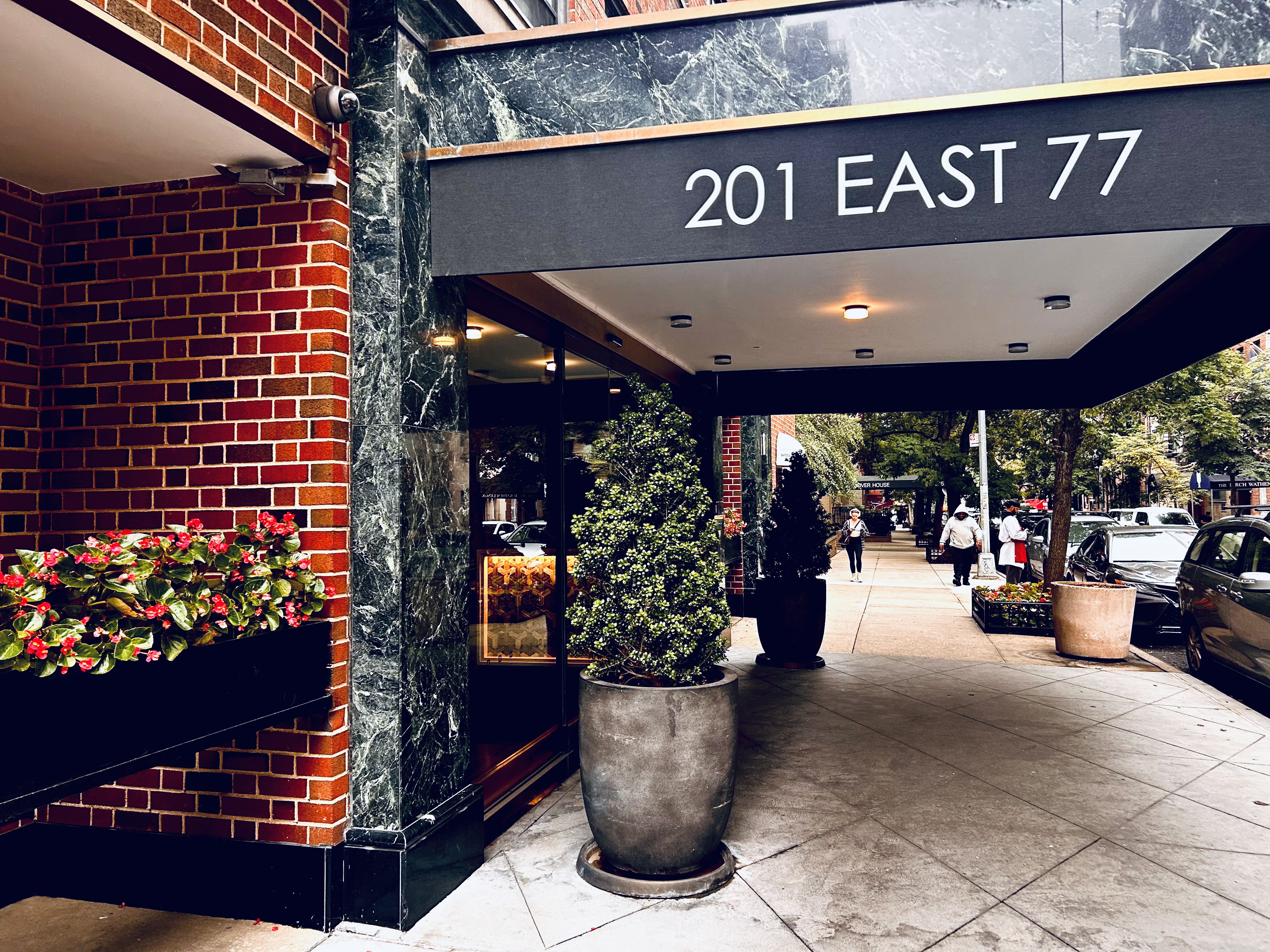 201 East 77th Street, Unit 11E Manhattan, NY 10075 - Photo 8 of 10 Gallery Image 8