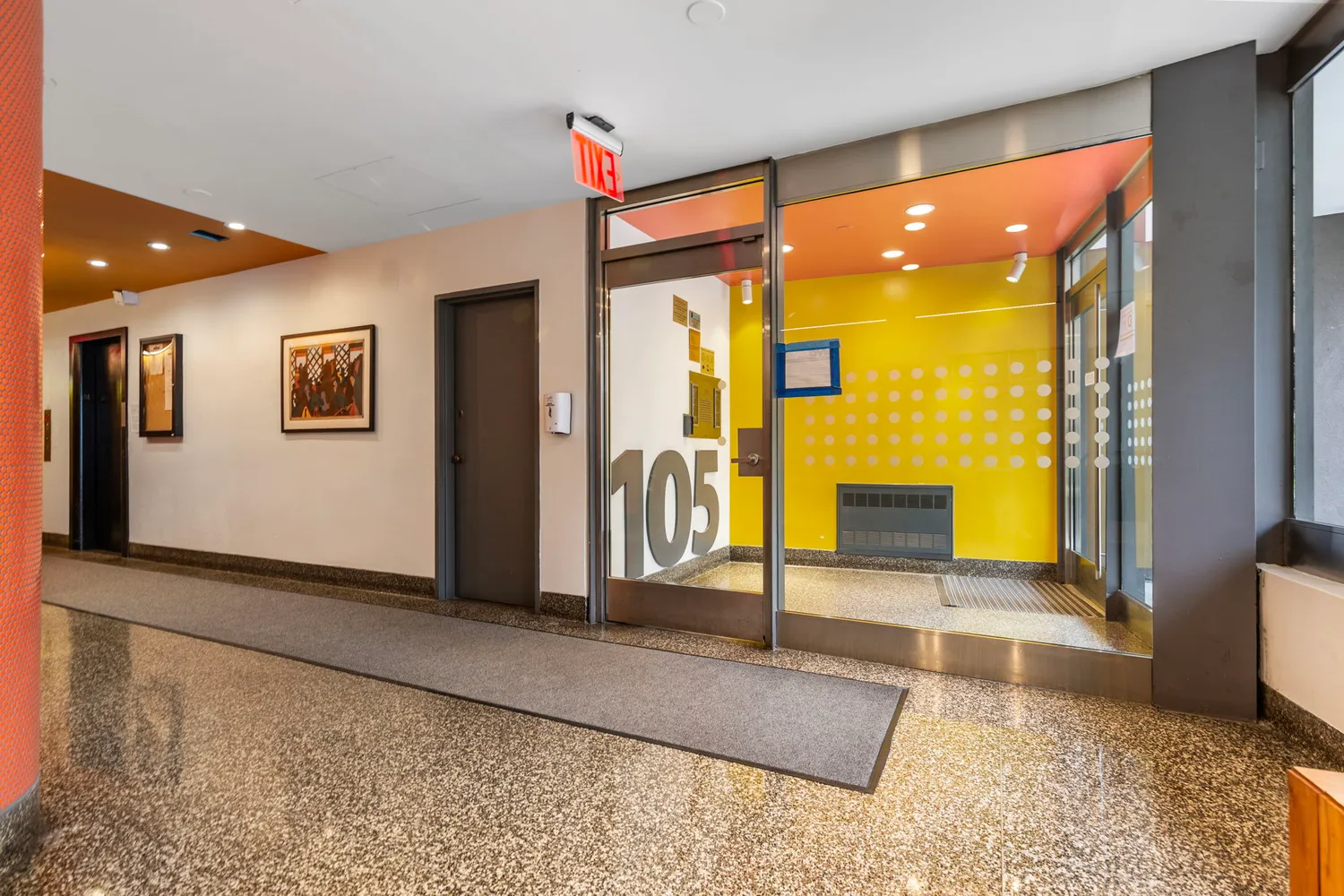 a view of yard with green space