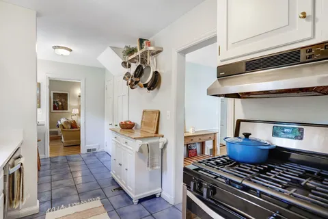 $1,225,000 | 3501 Bradley Lane, Chevy Chase, MD 20815