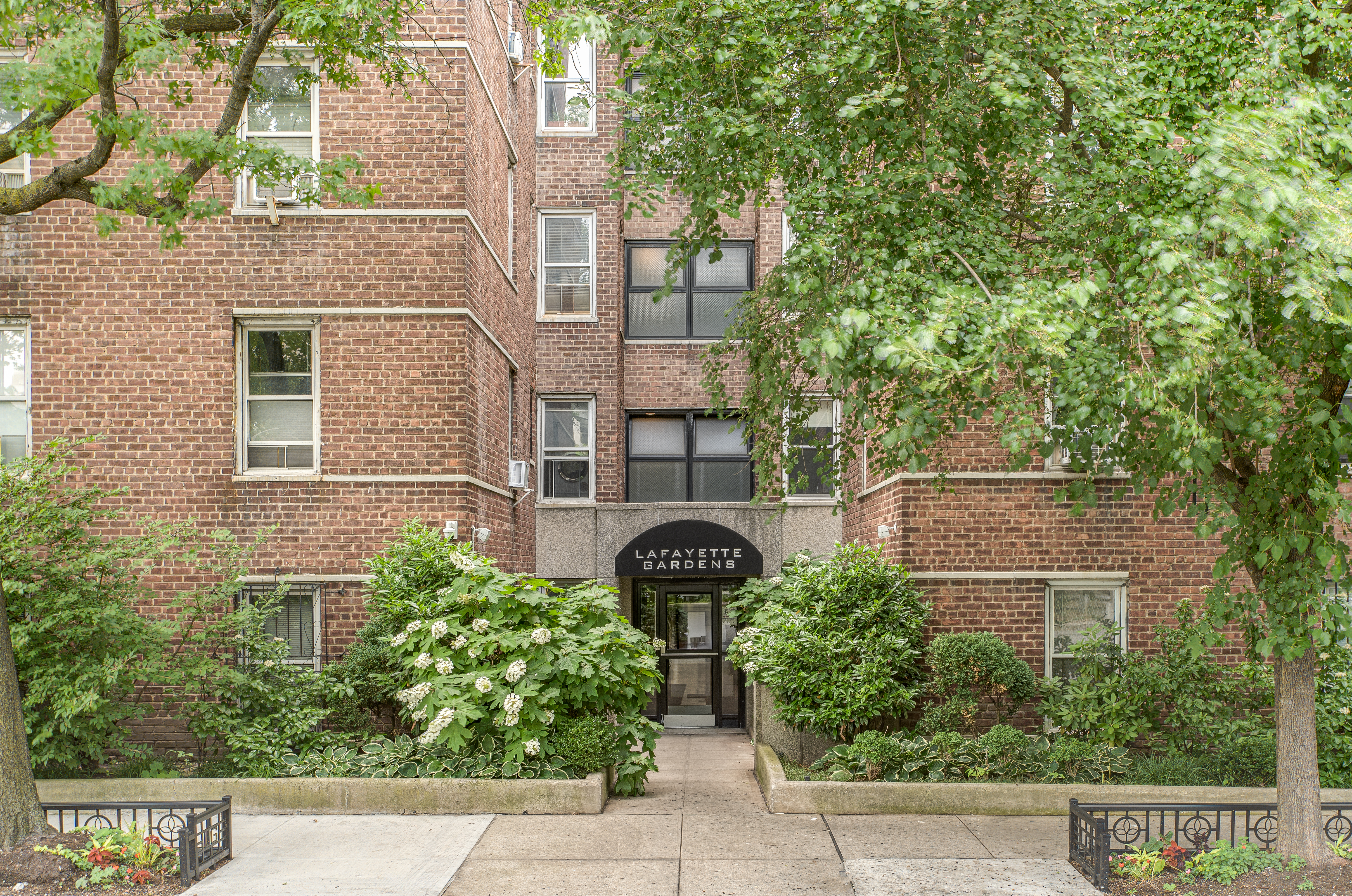 340 Haven Avenue, Unit 2H Manhattan, NY 10033 - Photo 12 of 24 front view of a house with a garden