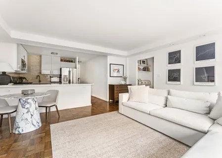 $799,000 | 315 West 70th Street, Unit 5F | Upper West Side