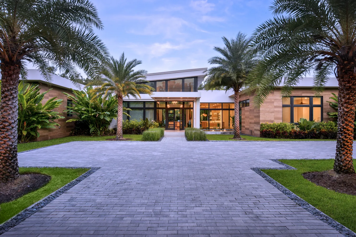 $9,390,000 | 11050 Southwest 69th Avenue, Miami, FL 33156