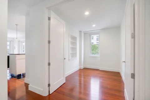 $1,400,000 | 44-27 Purves Street, Unit 8A | Long Island City