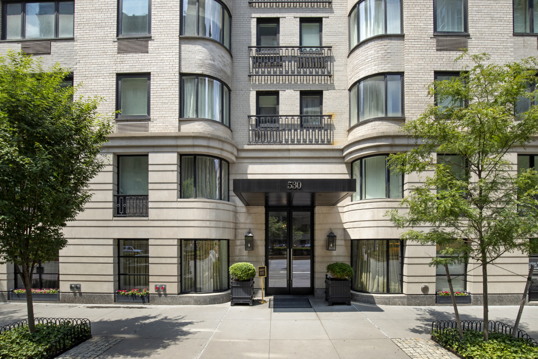 530 Park Avenue, Unit 14D Manhattan, NY 10065 - Photo 11 of 12 a front view of a multi story residential apartment building