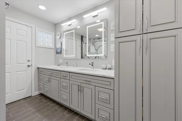 $709,000 | 1 Yardley Court, Mount Laurel, NJ 08054