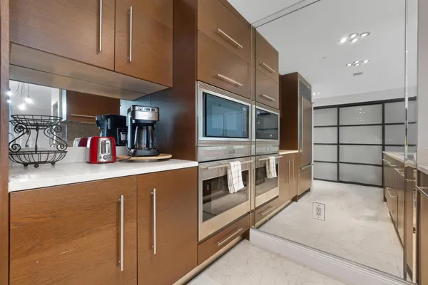 $875,000 | 485 Brickell Avenue, Unit 1909, Miami, FL 33131