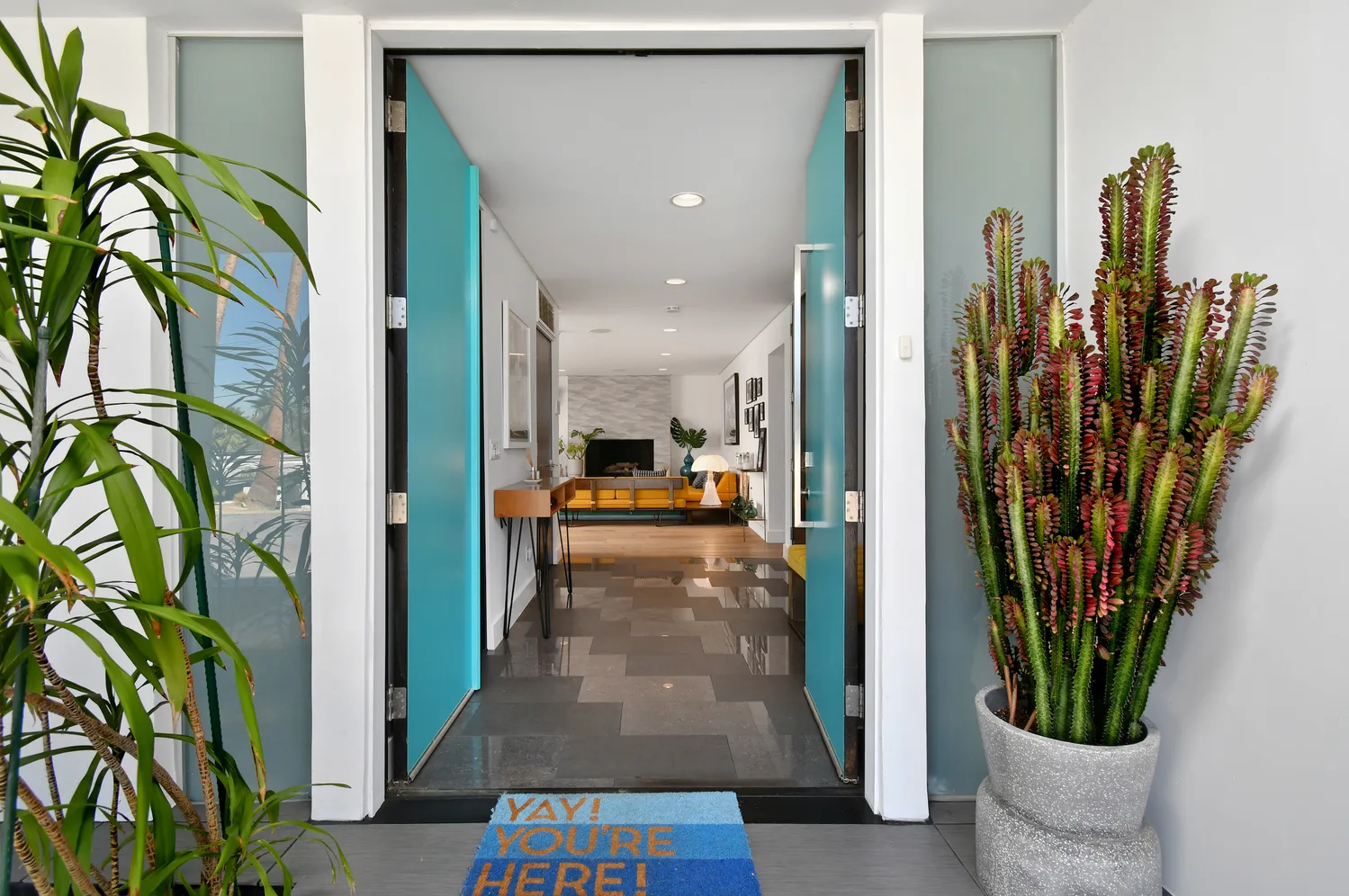 $3,025,000 | 20150 Delita Drive, Woodland Hills, CA 91364