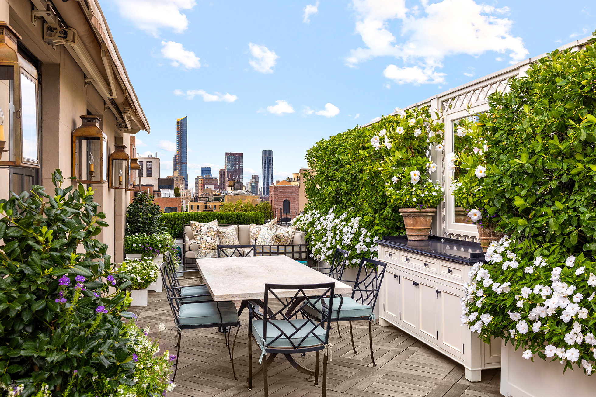 620 Park Avenue, Unit 14 Manhattan, NY 10065 - Photo 3 of 32 a table and chairs in front of a building