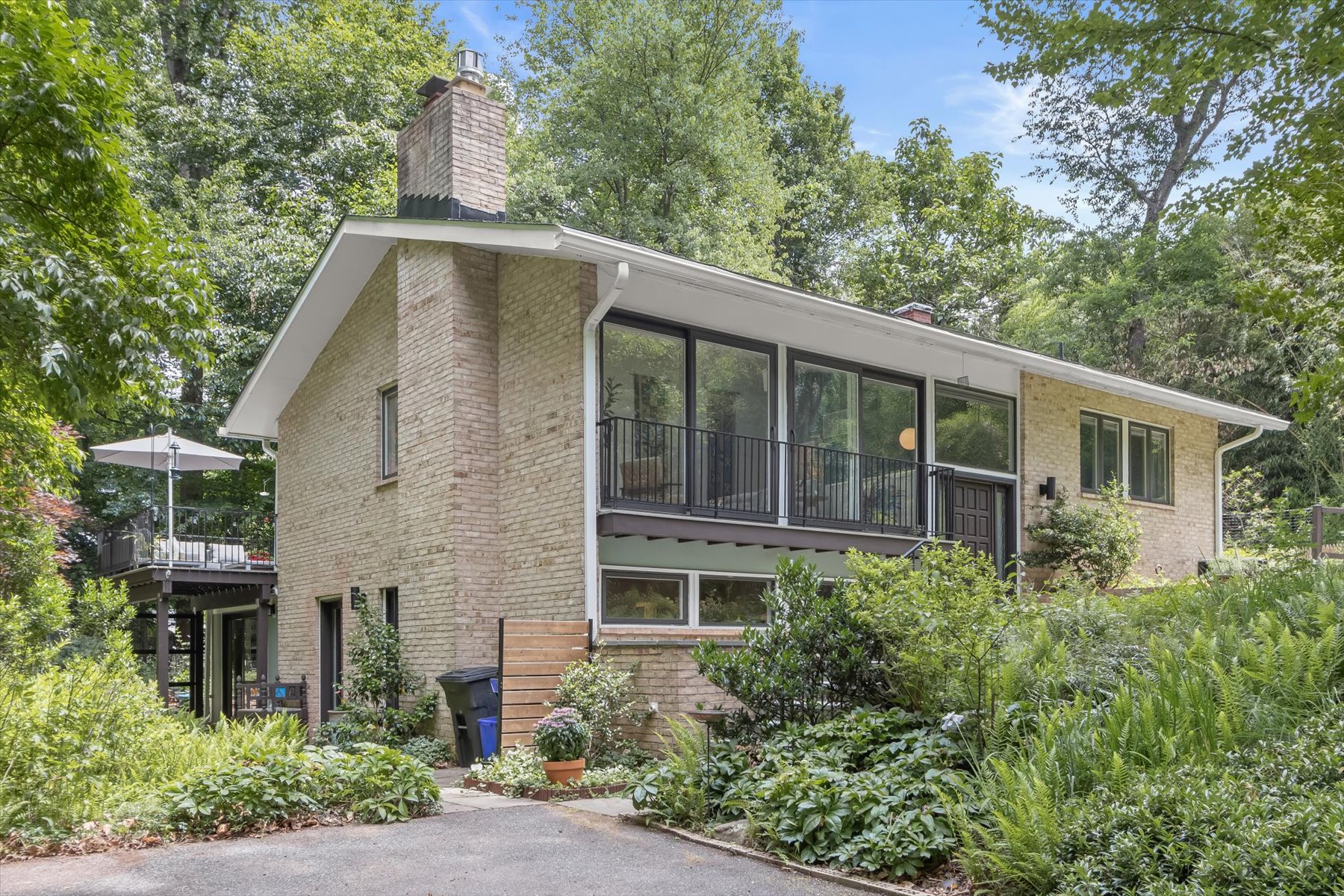 8009 Glenmore Spring Road Bethesda, MD 20817 - Photo 3 of 74
