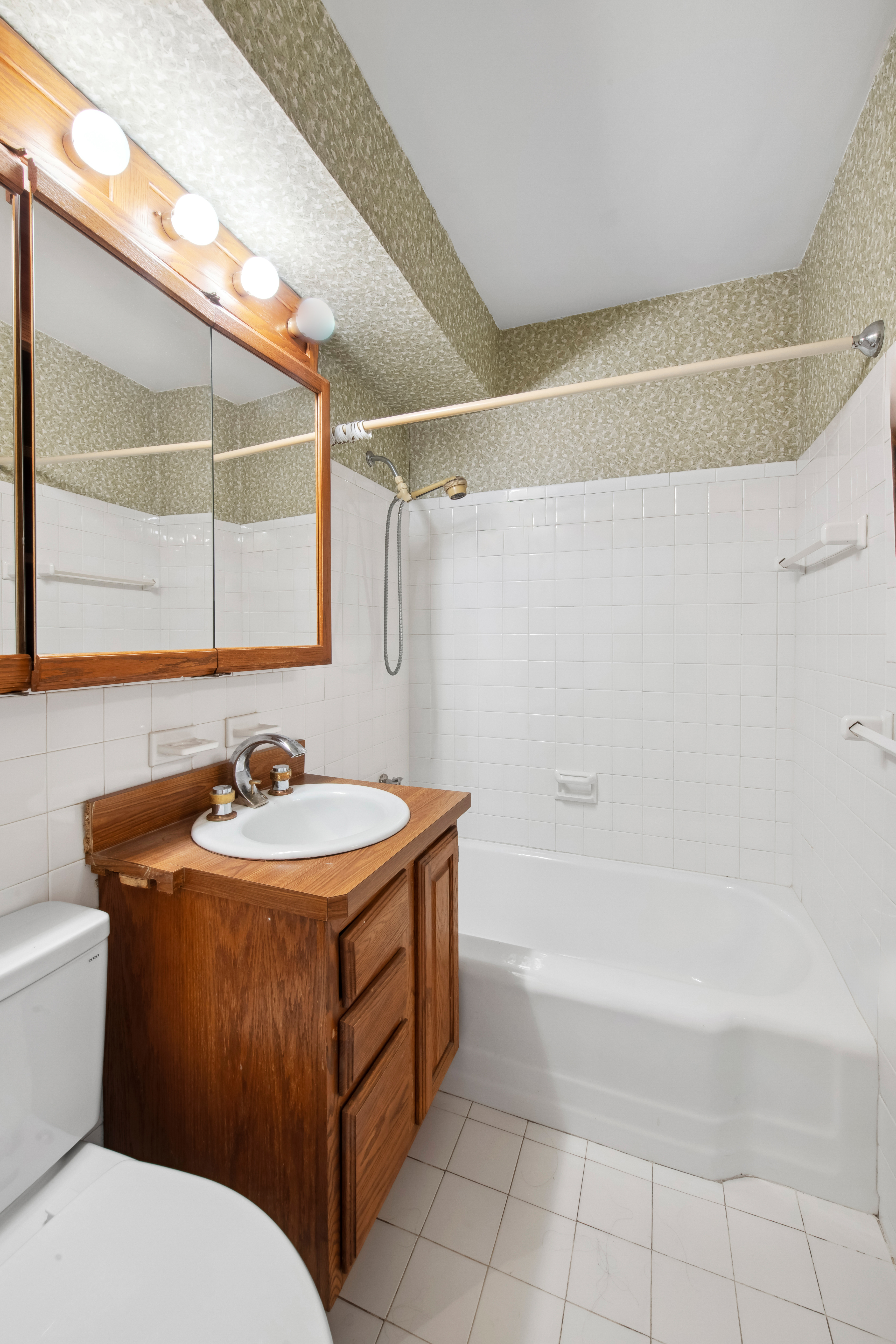 311 East 71st Street, Unit 8G Manhattan, NY 10021 - Photo 13 of 15