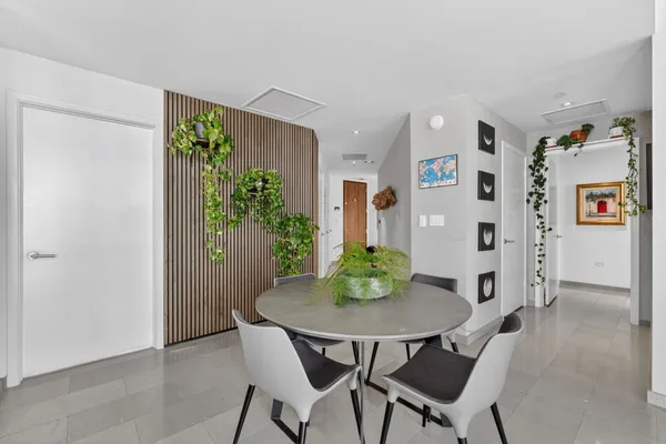$1,300,000 | 88 Southwest 7th Street, Unit 1012, Miami, FL 33130