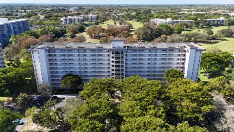 $190,000 | 605 Oaks Drive, Unit 703, Pompano Beach, FL 33069