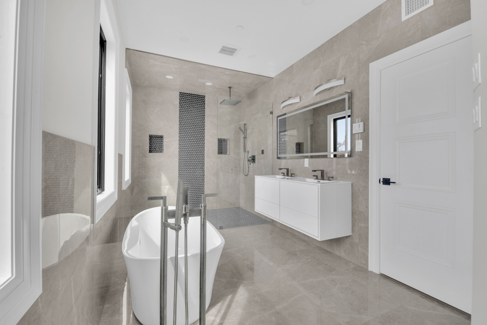 5 Osprey Court Staten Island, NY 10308 - Photo 28 of 50 a bathroom with a sink a tub and mirror