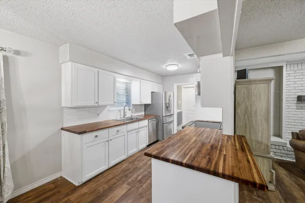 $375,000 | 409 East Scotland Drive, Irving, TX 75062