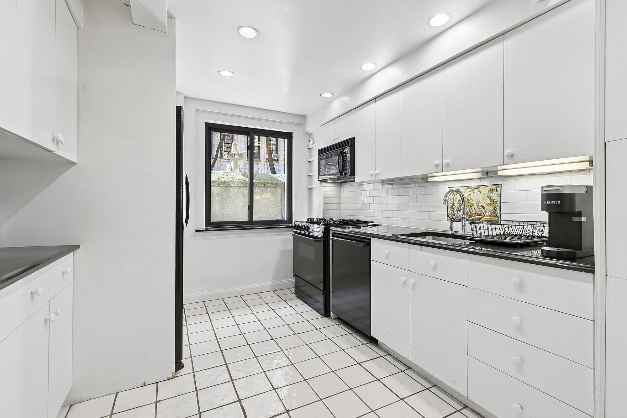 33 West 67th Street, Unit FE Manhattan, NY 10023 - Photo 8 of 16 Gallery Image 8