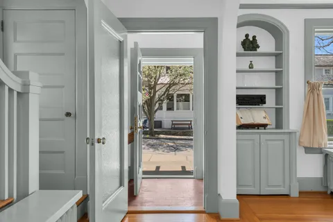 $3,000,000 | 4 Van Zandt Avenue, Newport, RI 02840