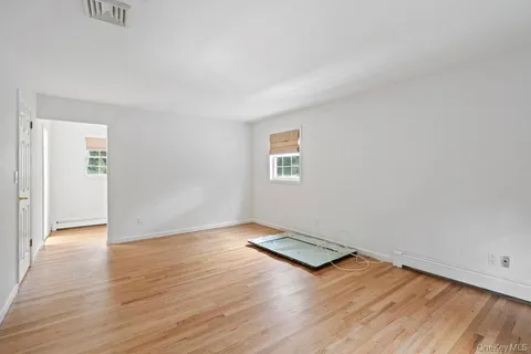 $949,990 | 83 Shore Road, Mount Sinai, NY 11766