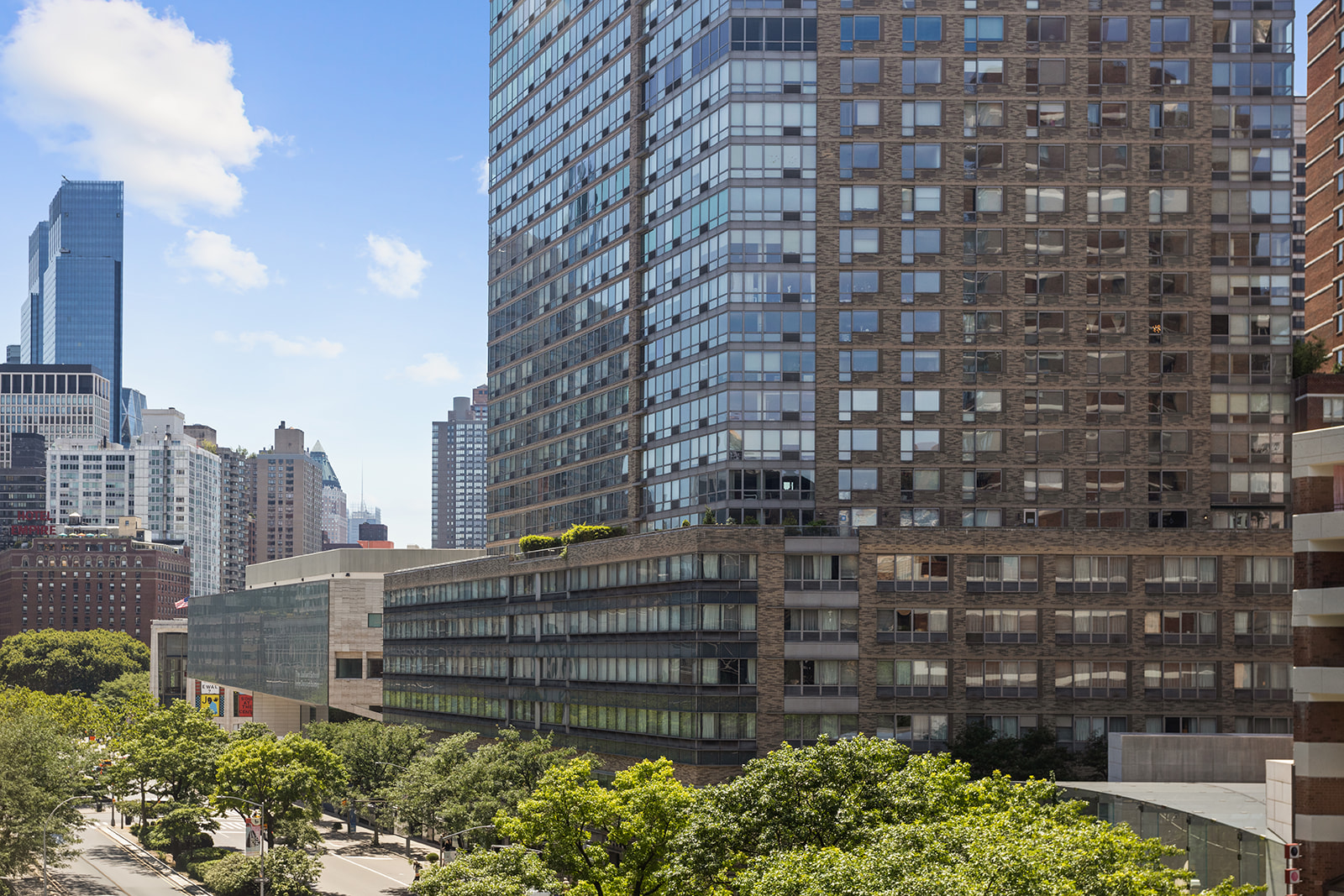 2000 Broadway, Unit 5I Manhattan, NY 10023 - Photo 6 of 9 a view of a building