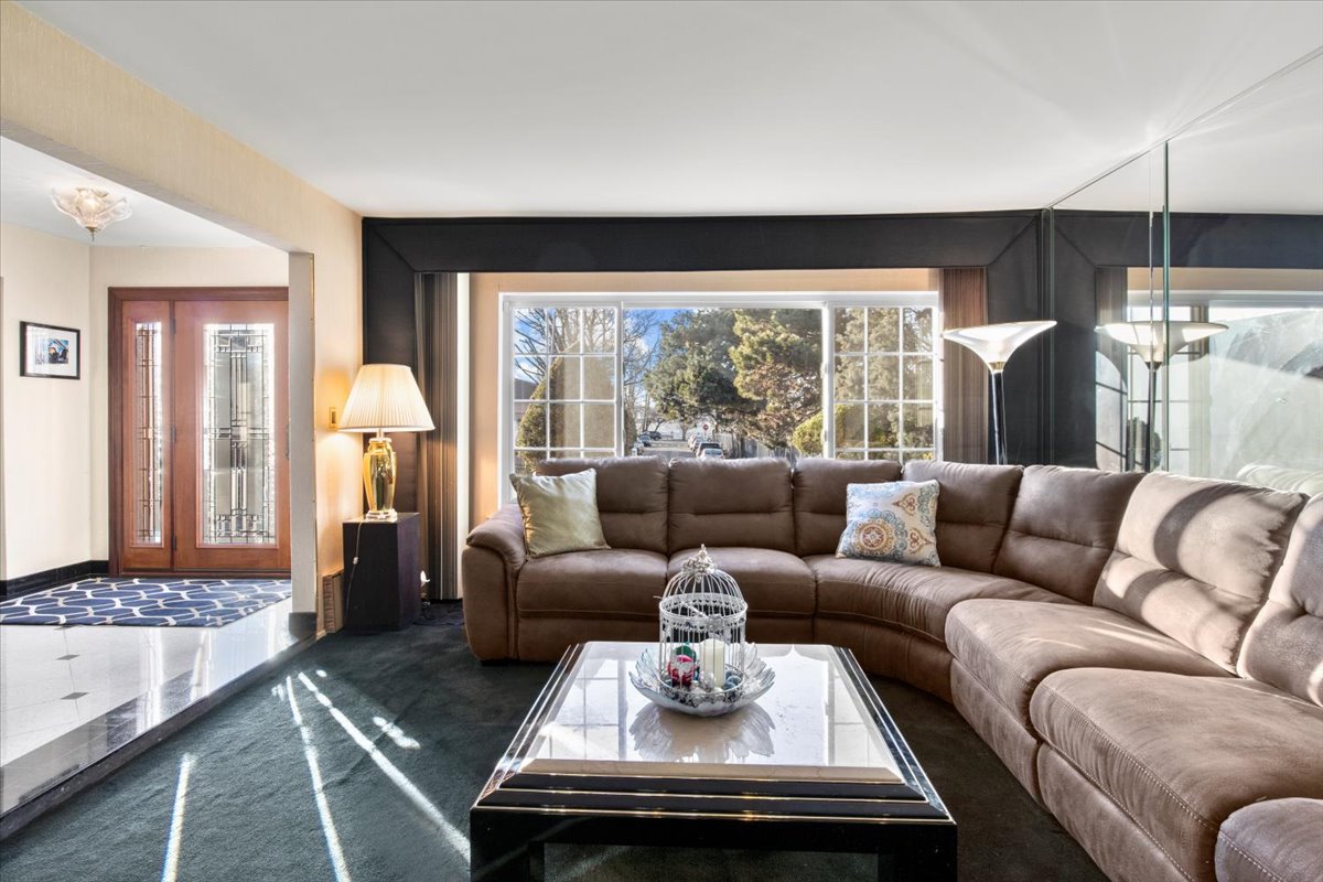 36 Shore Rd Lane Brooklyn, NY 11209 - Photo 6 of 34