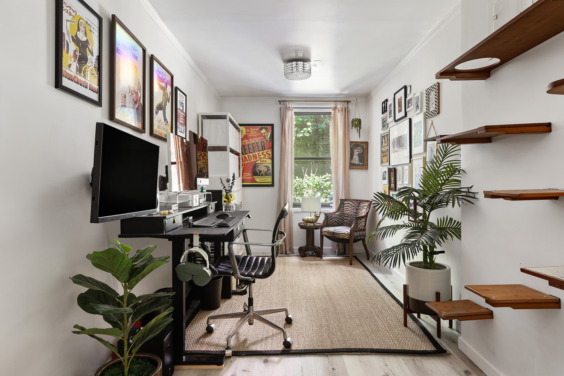 45 Overlook Terrace, Unit 3A Manhattan, NY 10033 - Photo 4 of 9 a view of a livingroom with furniture and a potted plant