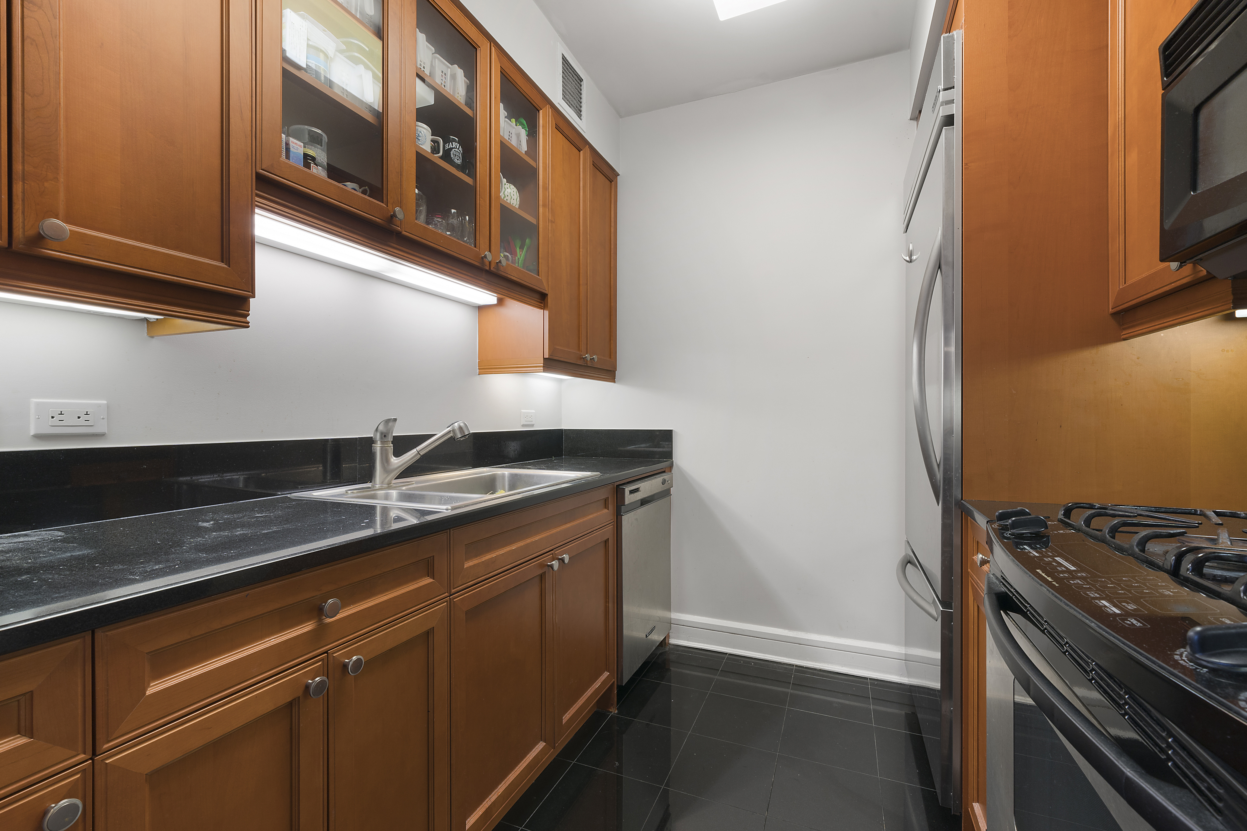220 Riverside Boulevard, Unit 21E Manhattan, NY 10069 - Photo 2 of 11