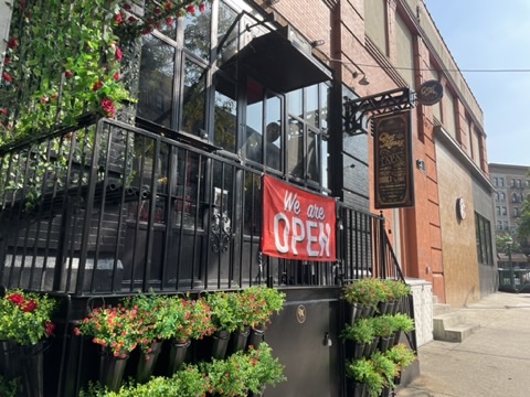 834 Riverside Drive, Unit E6 Manhattan, NY 10032 - Photo 13 of 22 a street sign on a street corner