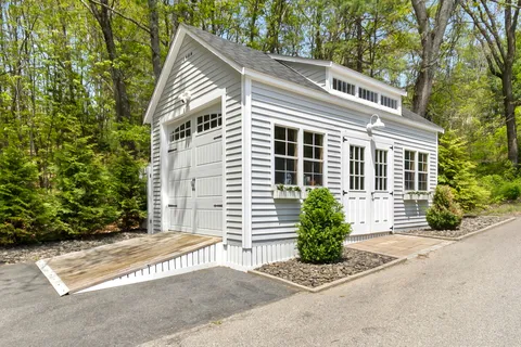 Contact Agent | 5 Jamaica Lane, Haverhill, MA 01830