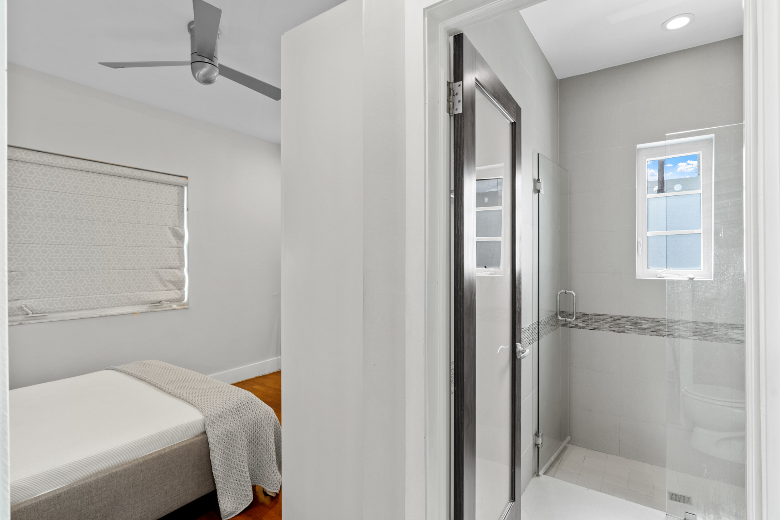 711 East 14th Street, Unit 7 Hialeah, FL 33010 - Photo 18 of 36 a bathroom with a bathtub and a shower