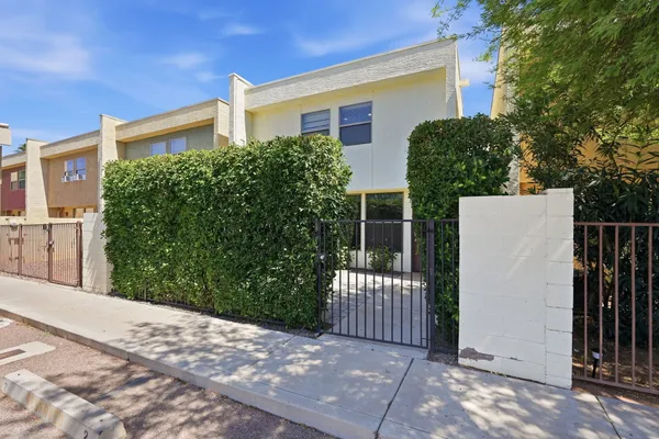 $400,000 | 2929 North 39th Street, Unit 6, Phoenix, AZ 85018