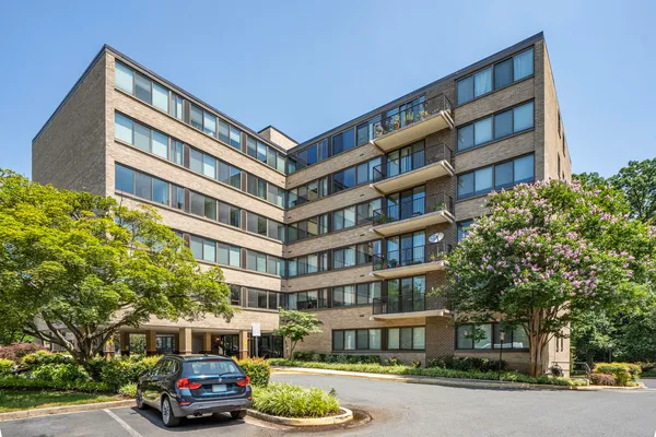 $209,990 | 600 Roosevelt Boulevard, Unit 510, Falls Church, VA 22044