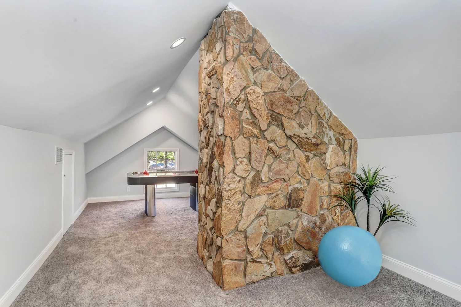 $670,000 | 1960 McKinley Street, Clearwater, FL 33765