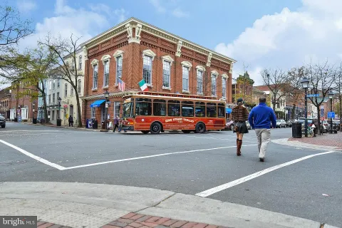 $1,100,000 | 2404 King Street, Alexandria, VA 22301