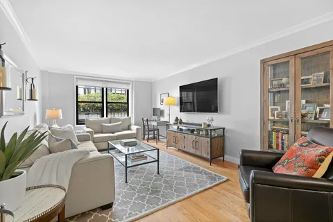 $7,250 | 165 Christopher Street, Unit 6Y | West Village
