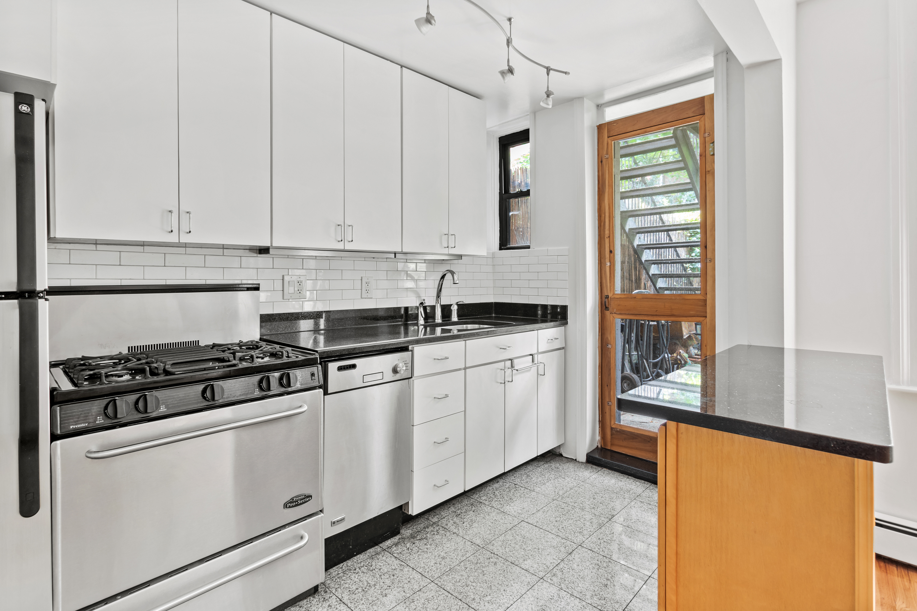 192 Berkeley Place, Unit 1 Brooklyn, NY 11217 - Photo 5 of 9