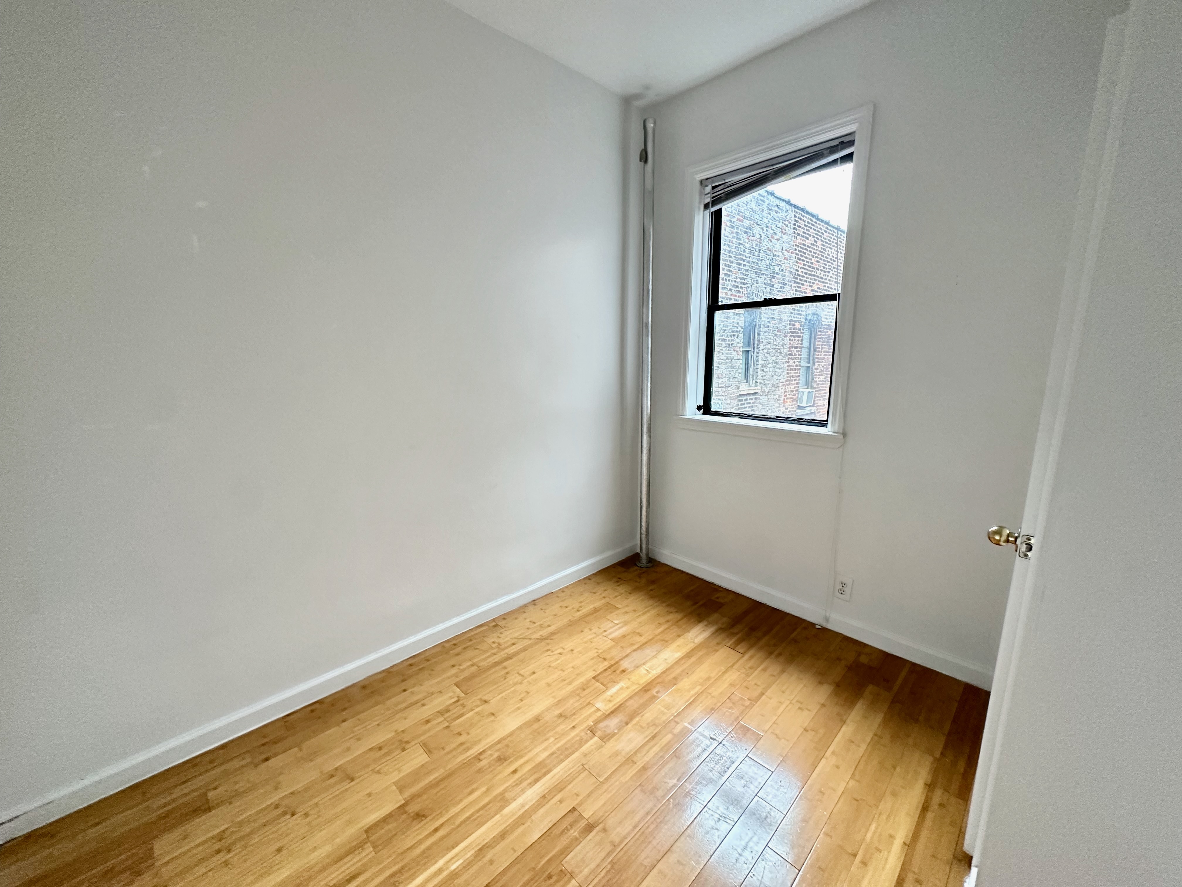 541 West 144th Street, Unit 17 Manhattan, NY 10031 - Photo 4 of 6 an empty room with a window