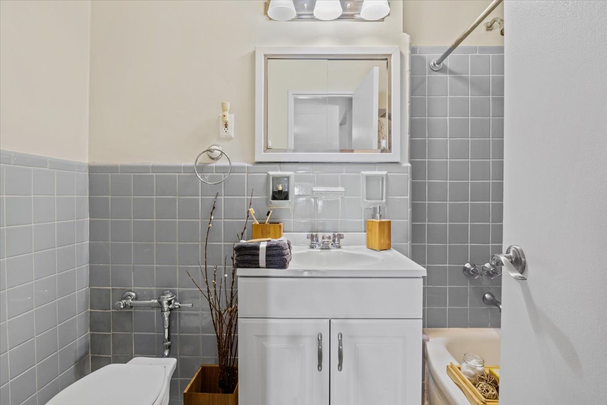 9511 Shore Road, Unit 604 Brooklyn, NY 11209 - Photo 16 of 29 Gallery Image 16