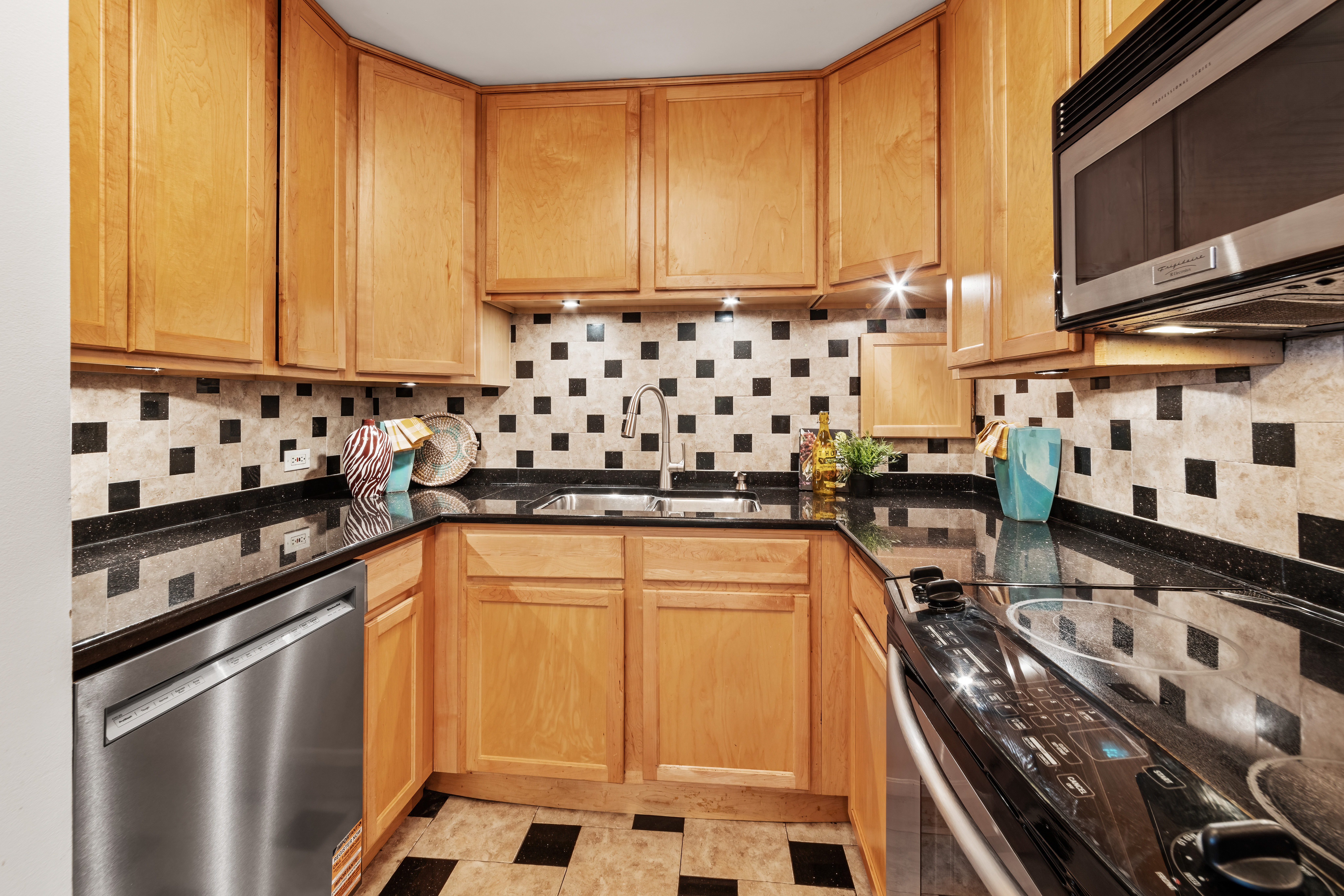 4343 North Clarendon Avenue, Unit 1016 Chicago, IL 60613 - Photo 15 of 35 a kitchen with stainless steel appliances a stove a sink and a microwave