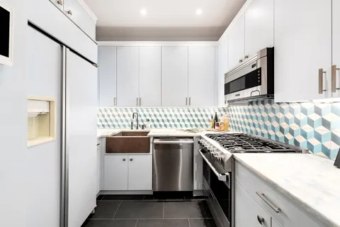 $2,995,000 | 1 Central Park West, Unit 30E | Upper West Side