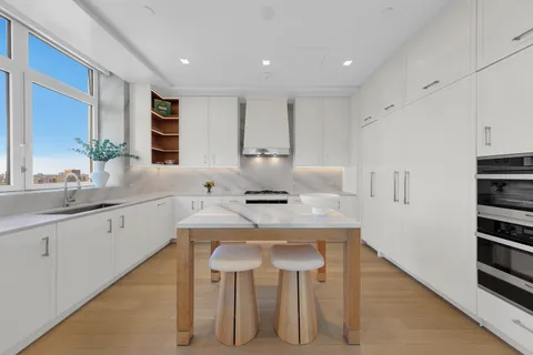 $7,680,000 | 200 East 83rd Street, Unit 29B | Upper East Side