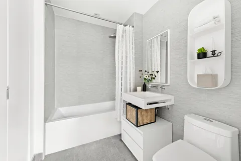 $1,800,000 | 302 East 96th Street, Unit PH3S | Upper East Side