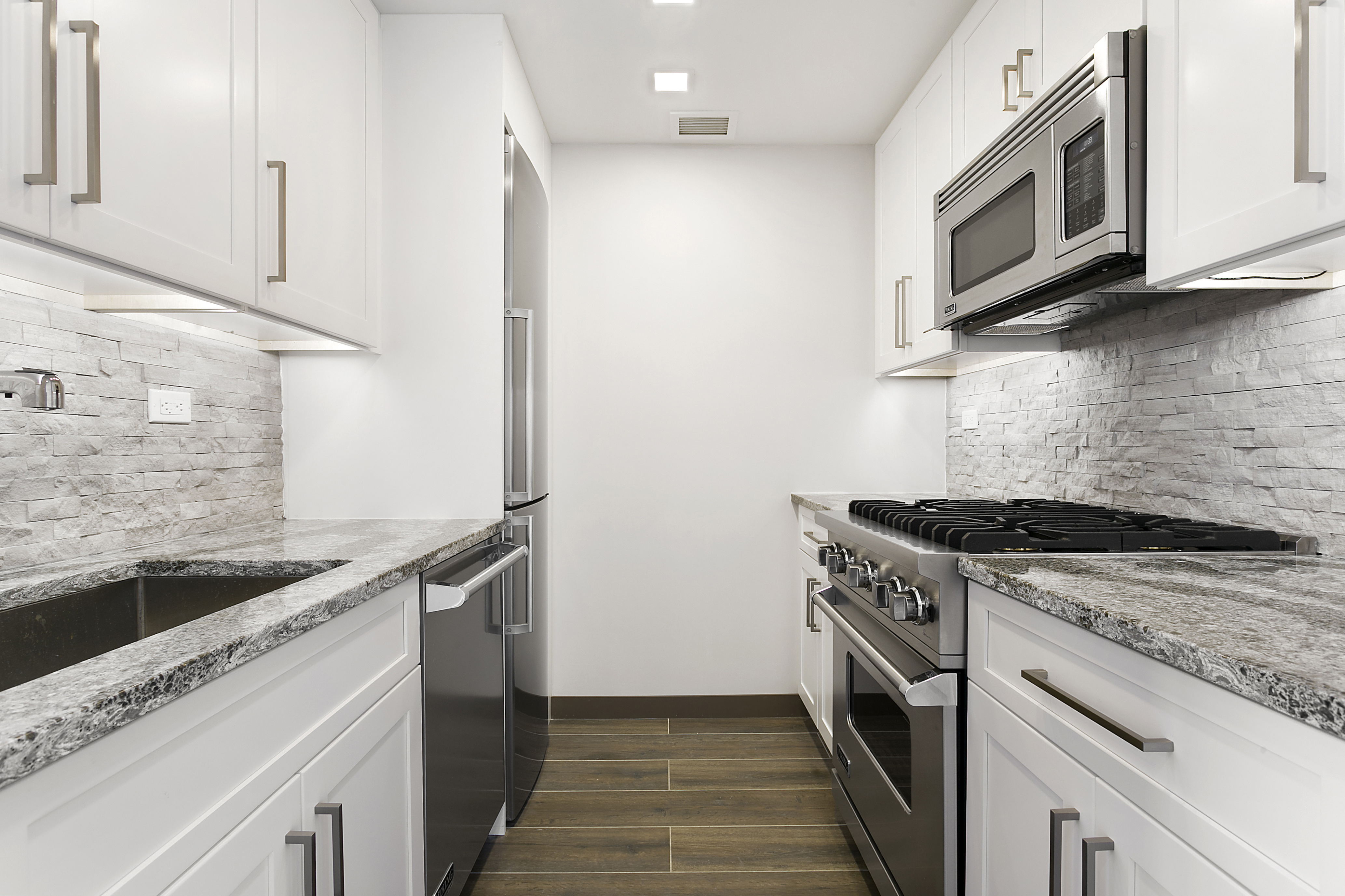 380 Rector Place, Unit 10A Manhattan, NY 10280 - Photo 4 of 10