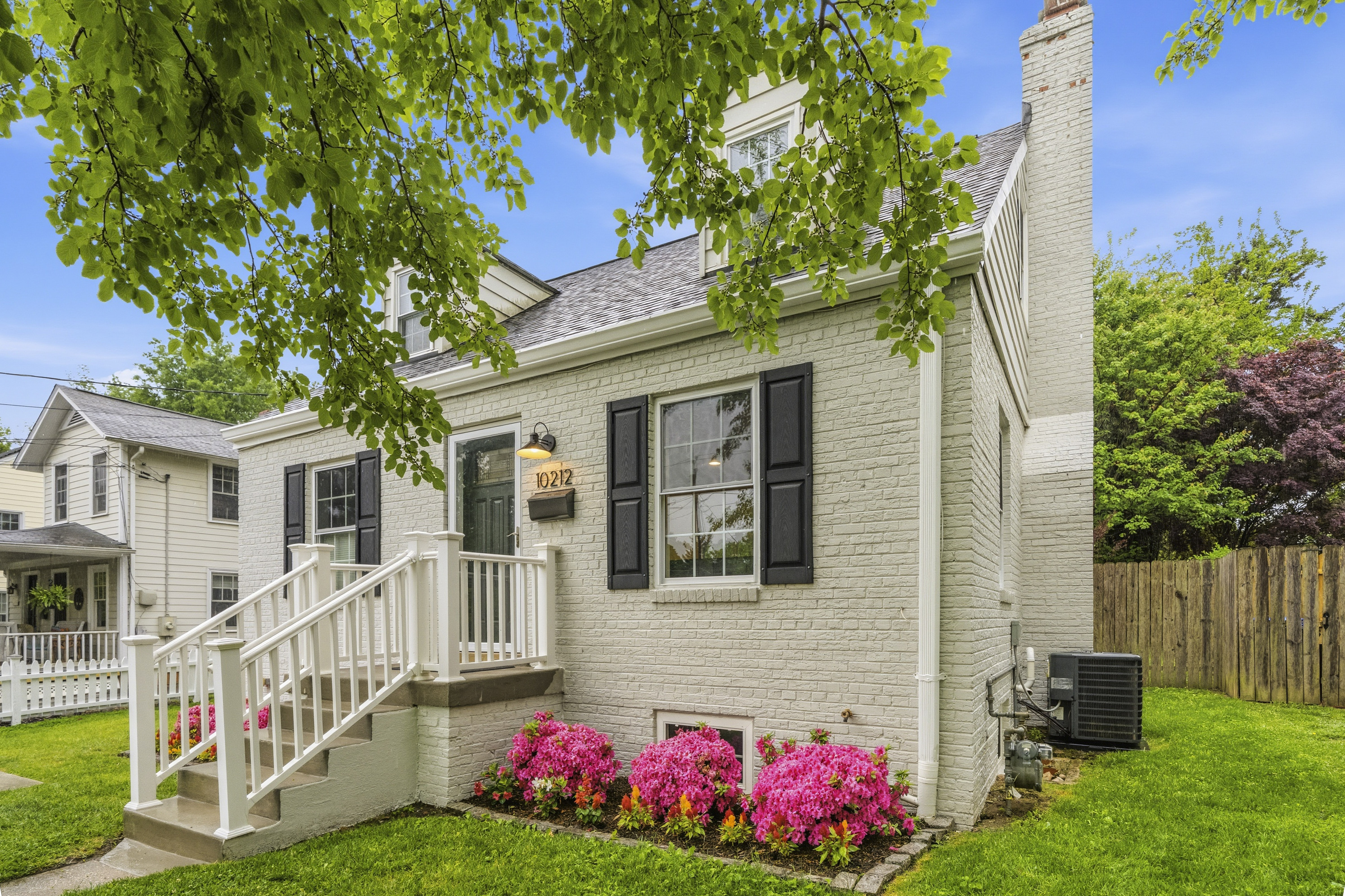 10212 Grant Avenue Silver Spring, MD 20910 - Photo 4 of 26